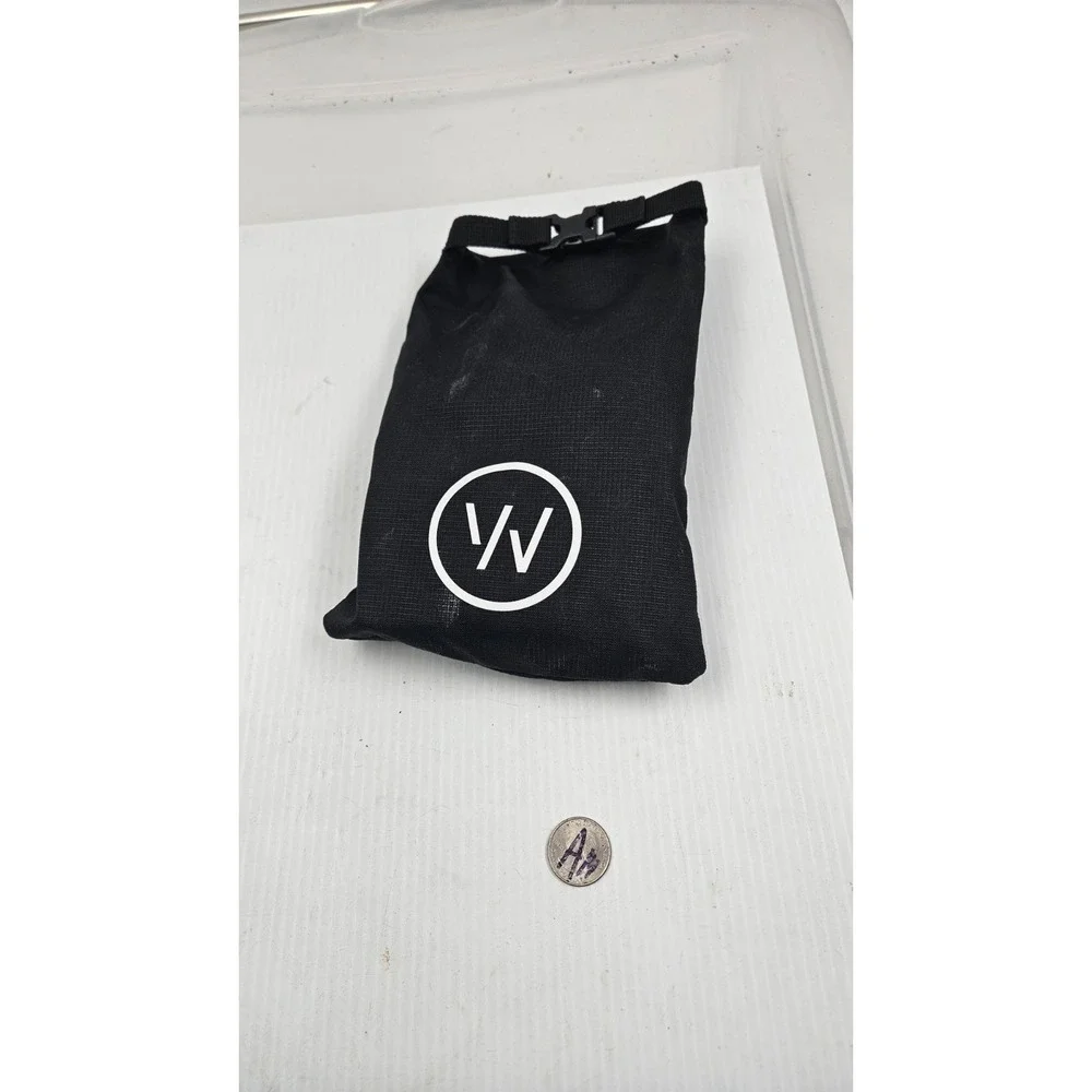 WHOOP Strap 3.0 (Tracker, 1 Charger/Battery Pack)  Good Condition